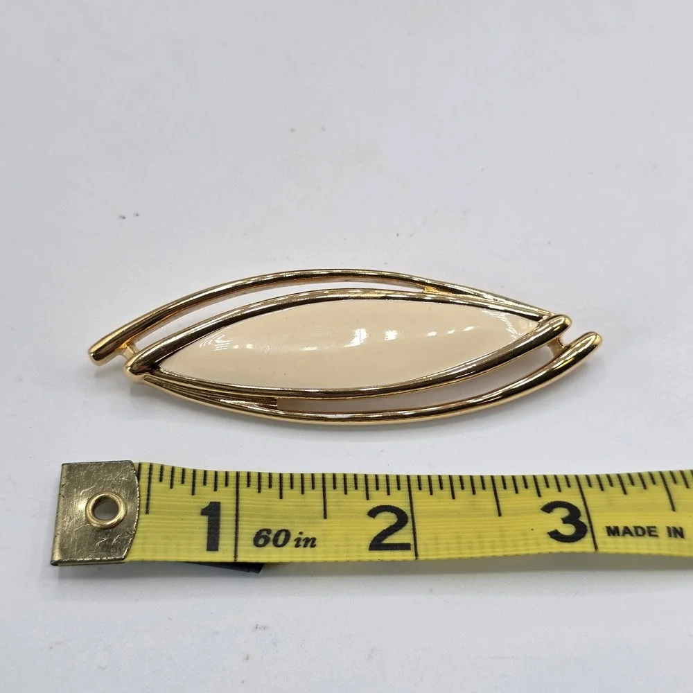 Monet vintage brooch